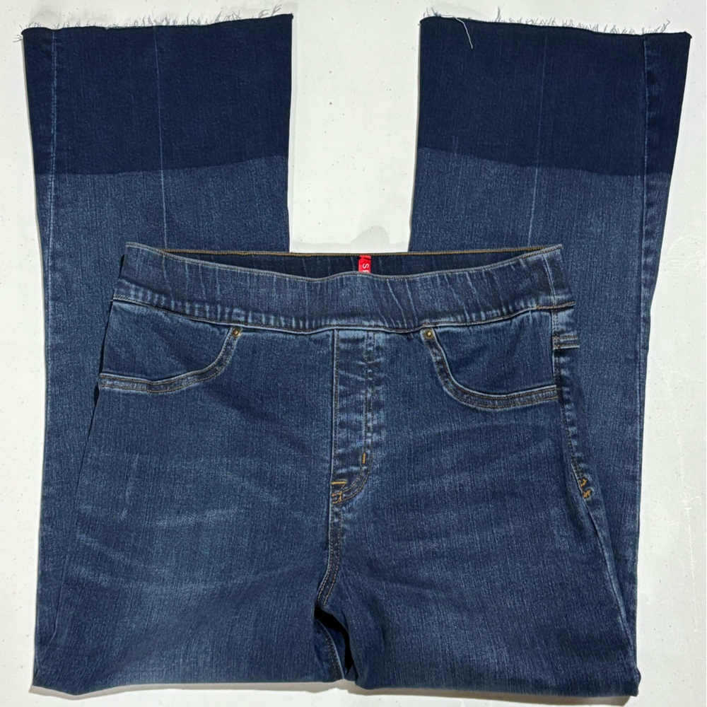 SPANX Cropped Flare Jeans, Two Tone Denim, Medium - Picture 5 of 7